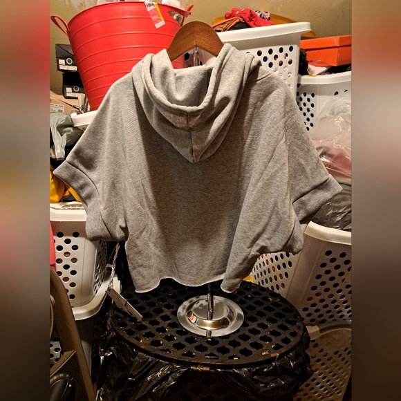 Grey short sleeved, cropped hoodie. - Picture 3 of 3